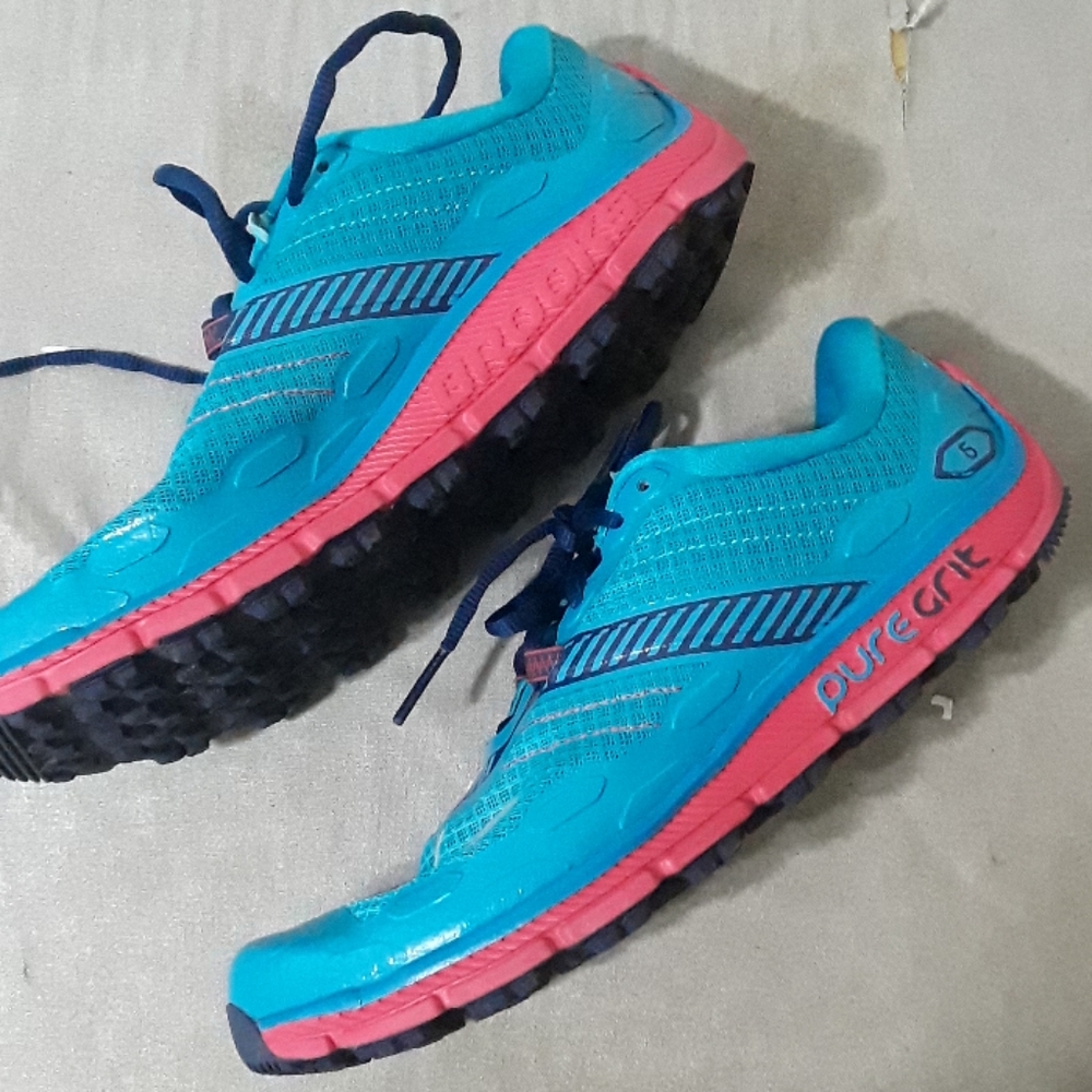 Brooks pure grit running shoes